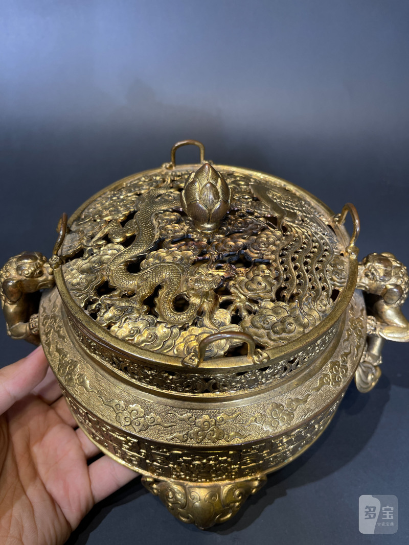 清 铜鎏金拐子龙纹三足熏炉 - 图4